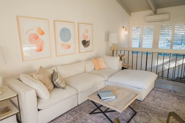 Photo - 1031 Miramonte Dr Unit 2