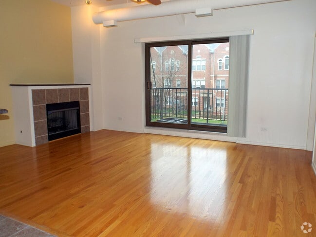 Building Photo - 1000 E 53rd St Unit 211 Rental