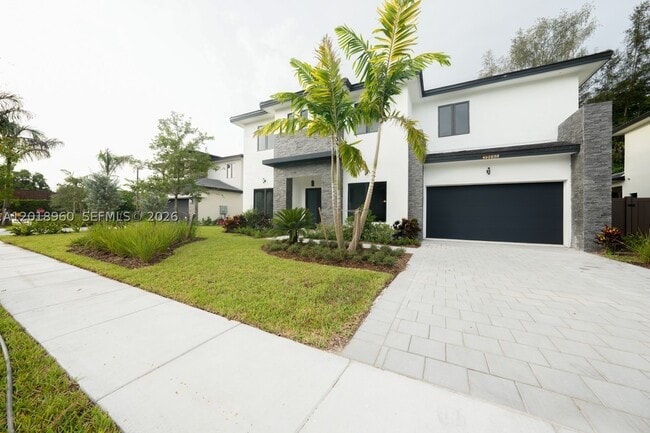 Building Photo - 13004 Davie Oaks