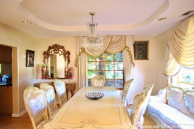 Photo - 921 Georgina Ave