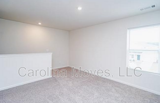Photo - 507 Springtime Ln
