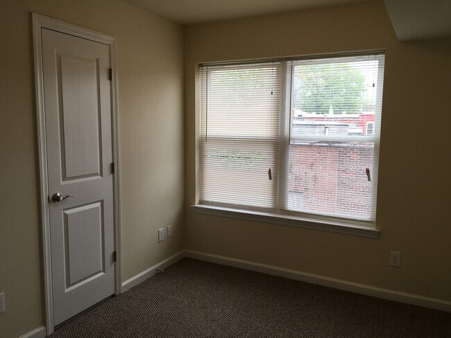Photo - 415 N 41st St Unit 4