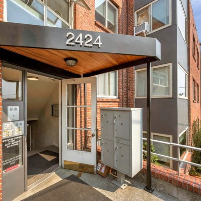 Denny Apartments