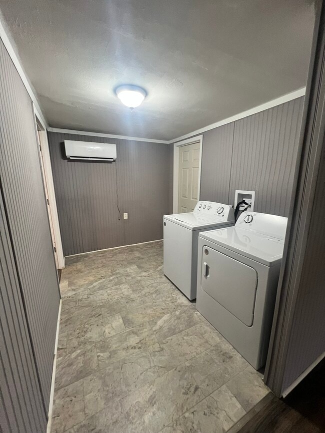 Photo - 1492 Joe Miller Rd