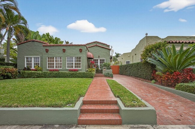 Building Photo - Historic West Palm Beach single-family home, with guest cottage!