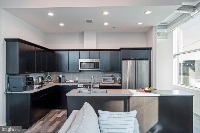 Photo - 7809 Woodmont Ave Unidad 3A