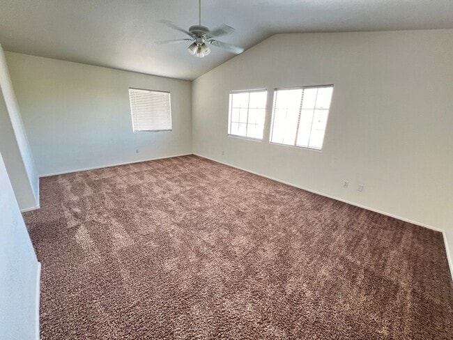 Photo - 4 Bedroom home with large lot