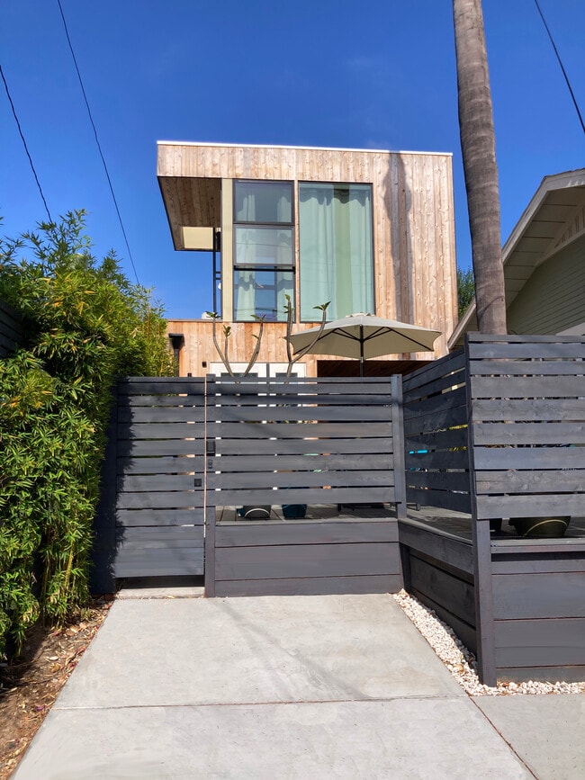Driveway for Bungalow - 3720 Crestwood Pl Unit Loft