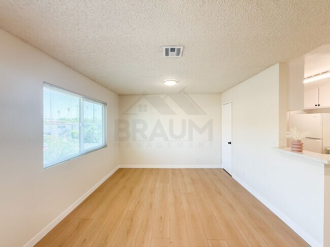 14801 Delano St Unidad 8