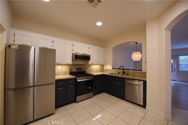 Building Photo - 646 Sumner Way Rental