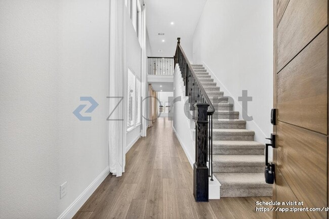 Photo - 717 Rosemary Rd