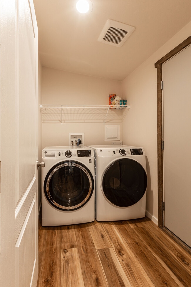 Building Photo - 188 Walleye Rd