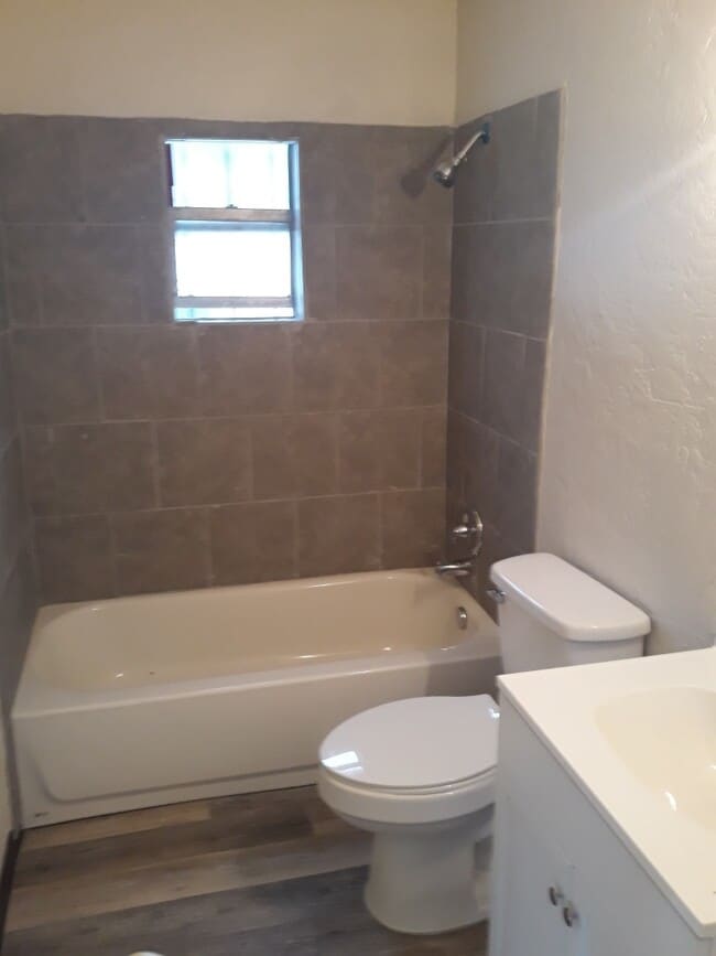 Photo - 350 Maple St