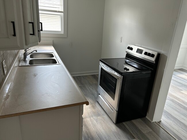Kitchen - 415 W Penn St Unit 4