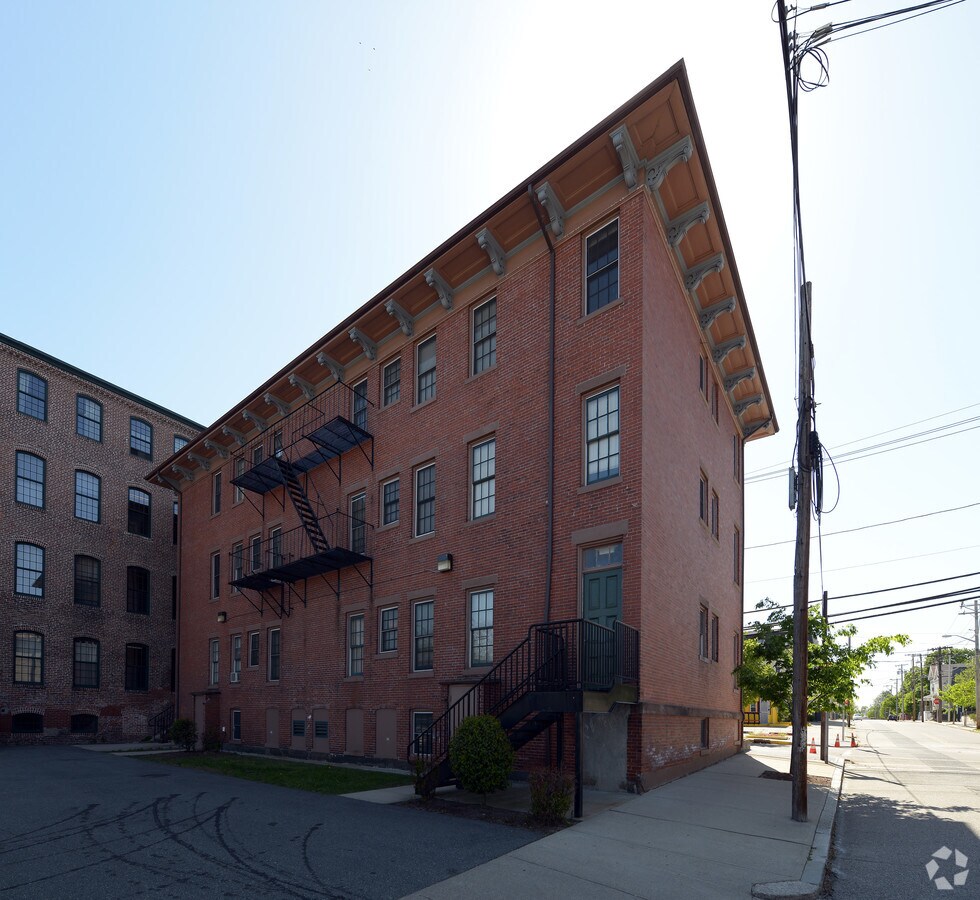 Photo - 413-417 Pine St