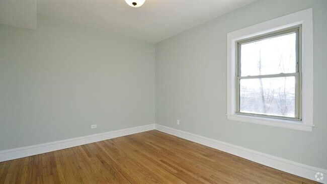 Building Photo - 648 Elgin Ave Unit Second Floor Rental