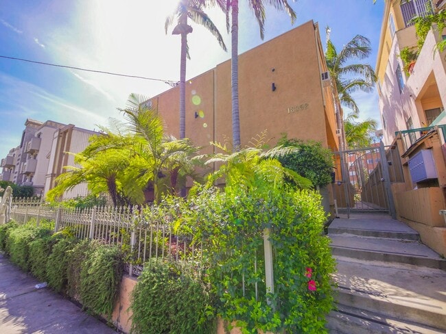 Photo - 13952 Moorpark Ave