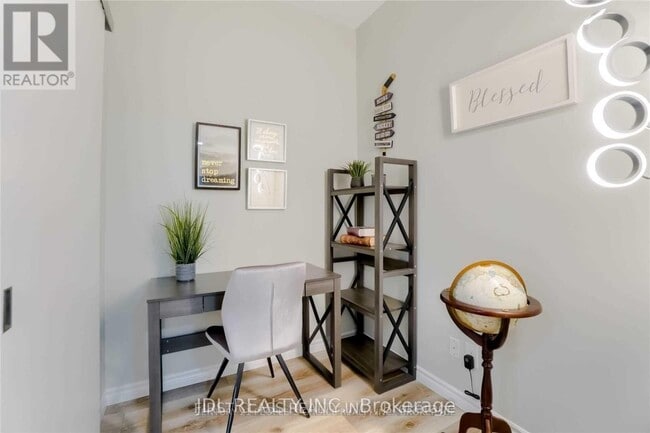 Photo - 101 Charles St E Unit 318