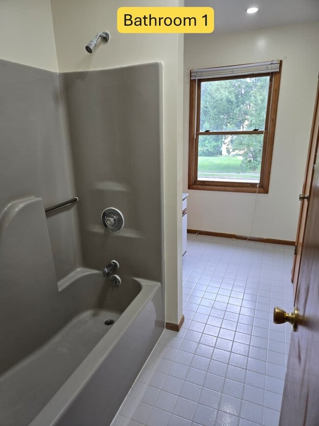 195 Edgemere Ct