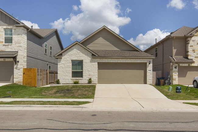 Building Photo - 924 Falkland Trace
