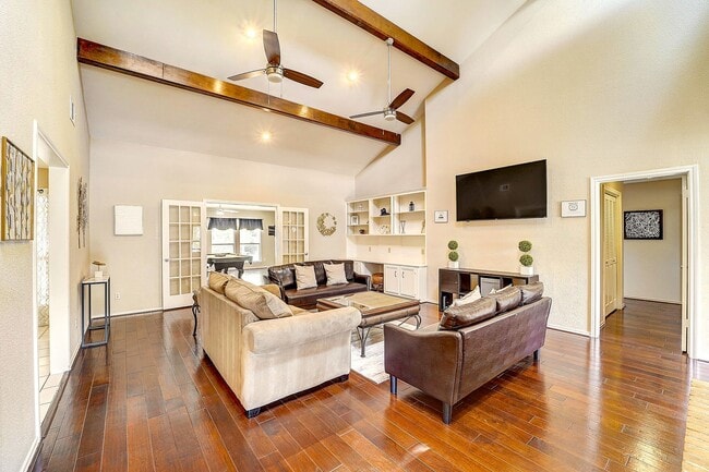 Building Photo - 8111 Pine Green Ln