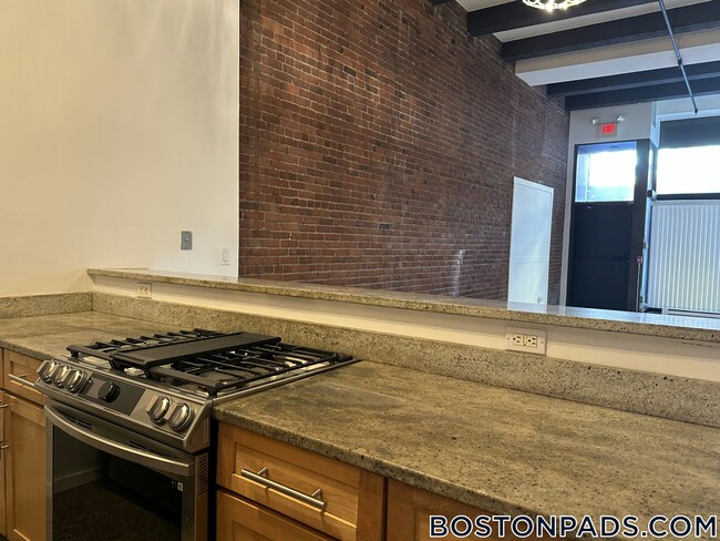 Building Photo - 254 Friend St Rental