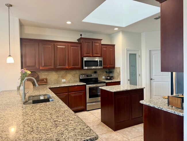 724 Gold Hill Trl