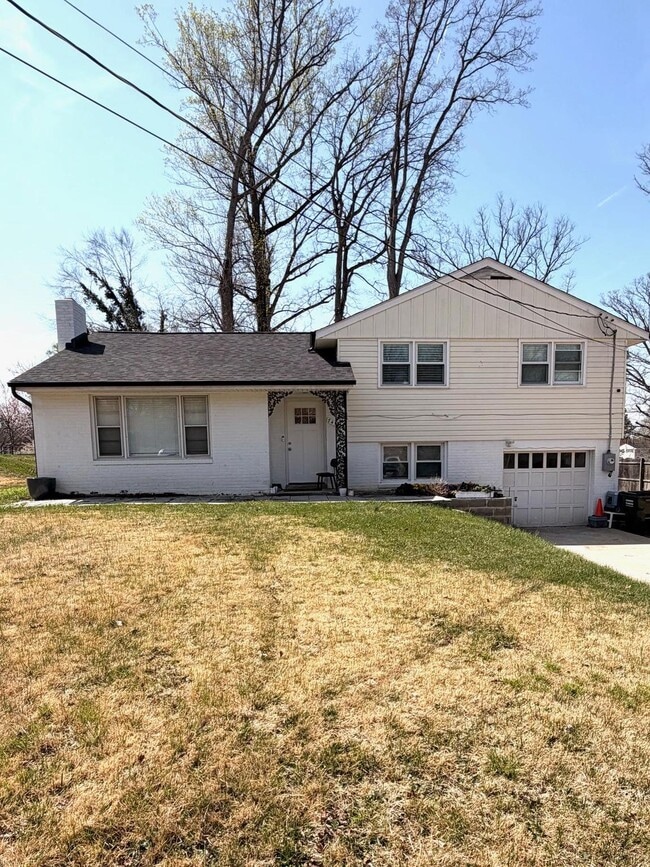 Building Photo - 7410 Dickenson St