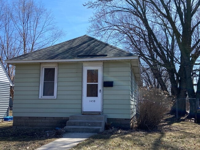 Photo - 1458 Almond Ave House