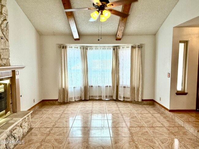 Photo - 1738 Onizuka Dr