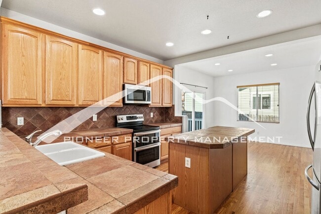 Photo - Serene Ridgeview at Stetson Hills neighborhood 6 bedroom, 3.5 bathroom, 2 car garage and AC