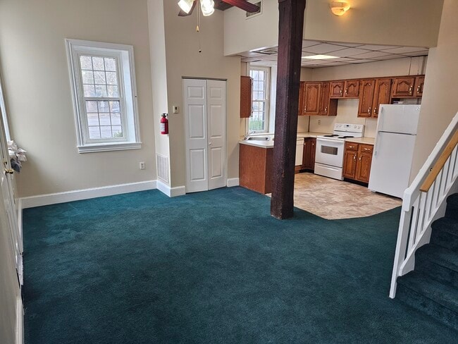 Building Photo - 160 N York St