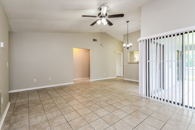 11389 Darlington Dr