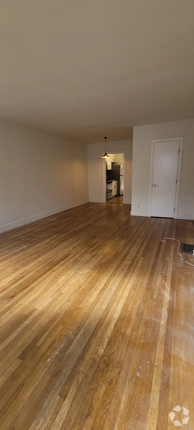Building Photo - 12219 Ocean Park Blvd Unit 12219 Rental