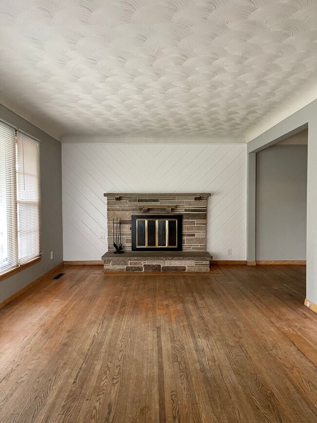 Photo - Amazing 3 bedroom house in Maplewood.