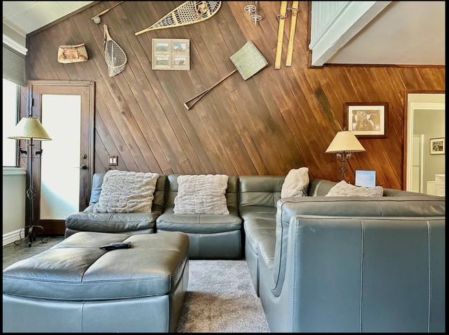 Photo - Stylish 2-Bed + Loft Mountain Condo in San...