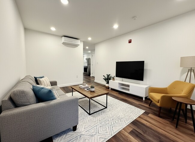 Building Photo - 451 Green Ln Unit 2