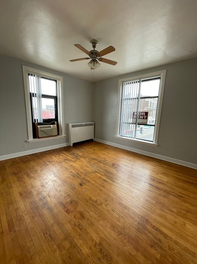 Photo - Large one room efficiency with large kitchen Unit Apart #35