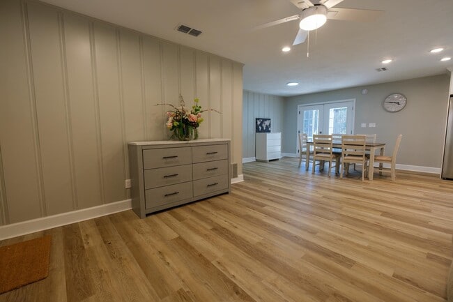 Photo - 1501 Sharon Rd