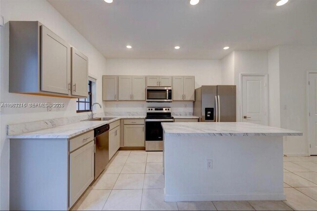 Photo - 1170 SW 7th Ct