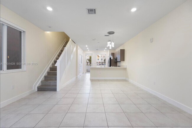 Photo - 6425 NW 103rd Pl Unidad 101