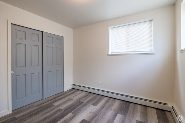 2BR, 1BA - 765SF - Second Bedroom