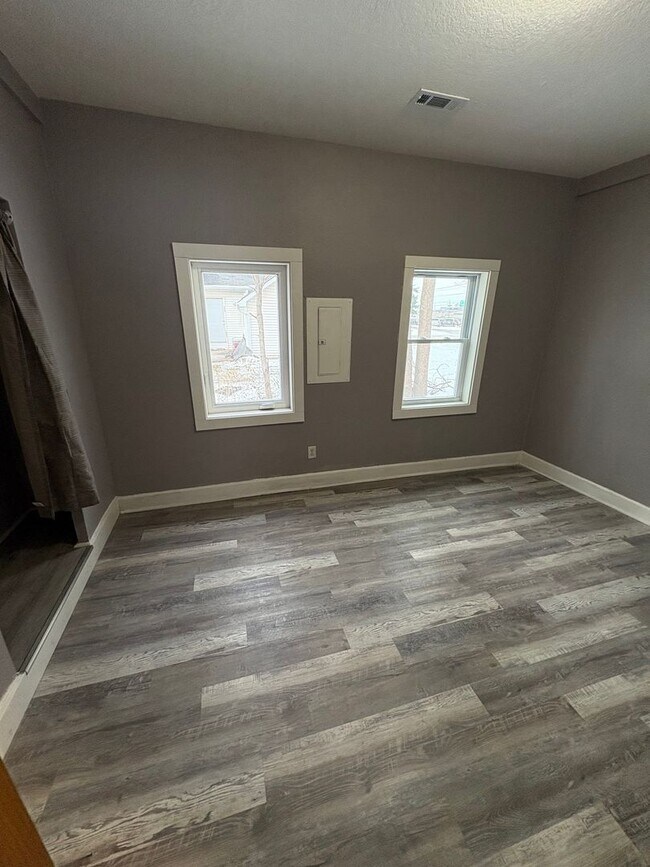 Photo - Recently update 2 bed 1 bath home