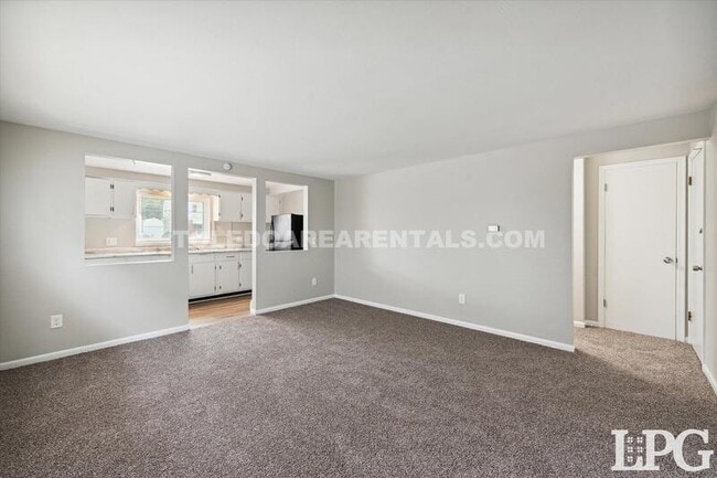 Photo - 3424 Douglas Rd Unit 3