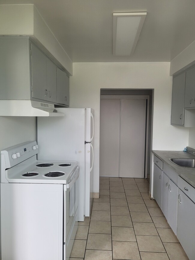 Photo - TWO BEDROOM UNIT CLOSE TO CAMPUS, PARKS AND GROCERY Unit 14
