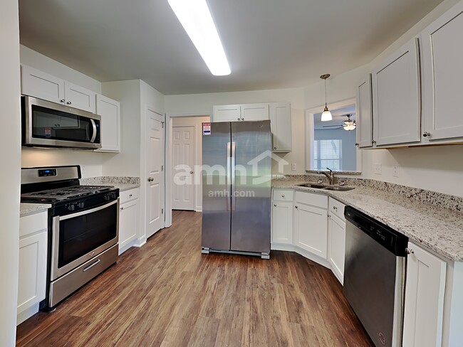 Photo - 2807 Sutherland Dr