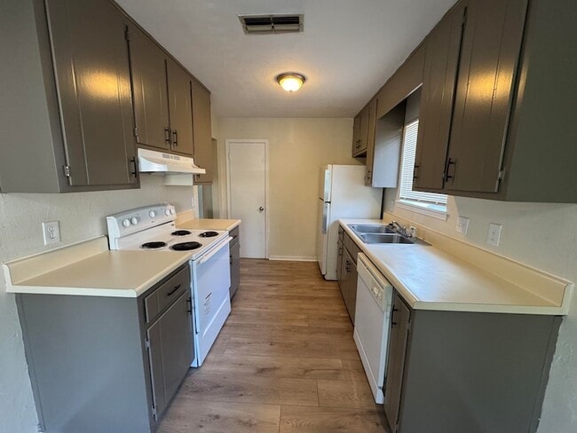 Photo - 1401 Lazy Brook Unit D