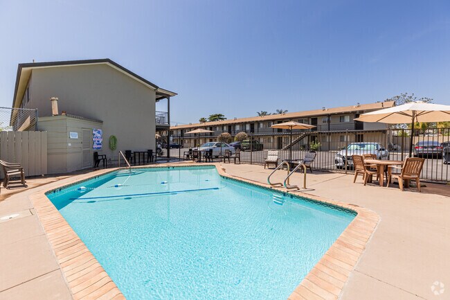 Piscina - Royal Oakdale Apartments