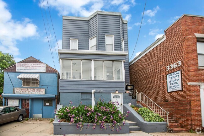 Building Photo - 3361 John F. Kennedy Blvd Rental