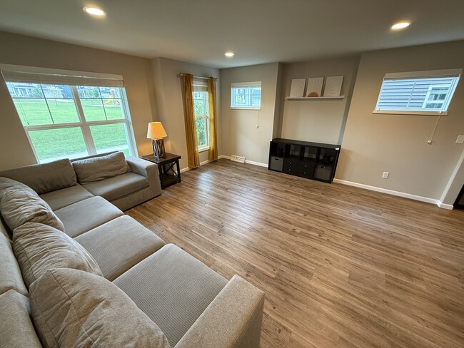 Photo - 1046 Wild Willow Way